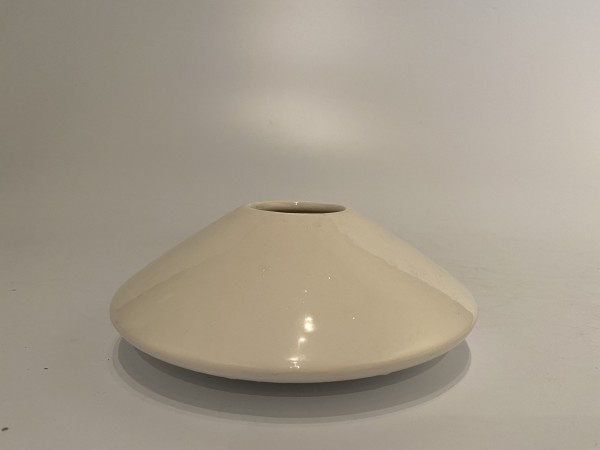 White, round ikebana vase