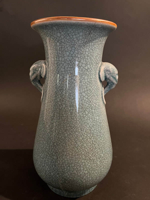 Ceramic ikebana vase with handles
