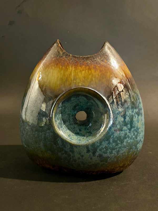 Drop-shaped ceramic ikebana vase