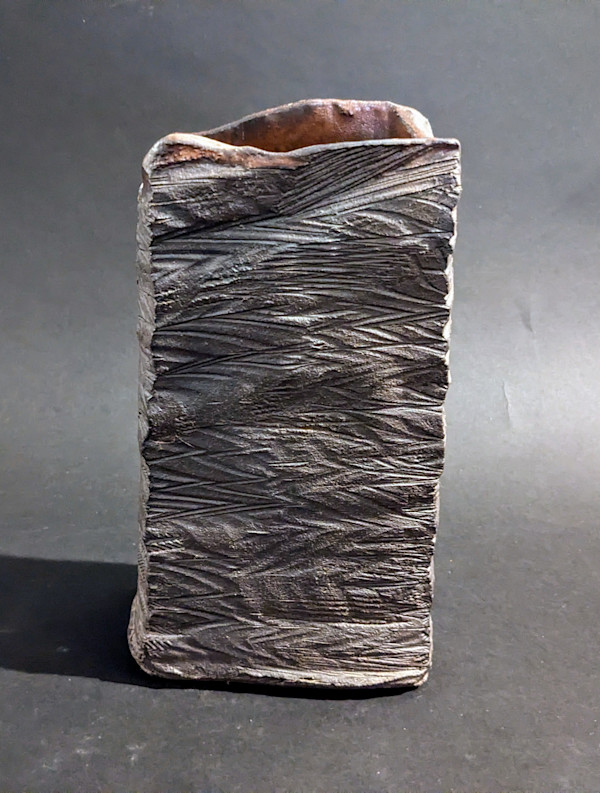 Slab-built ceramic ikebana vase by Lizama