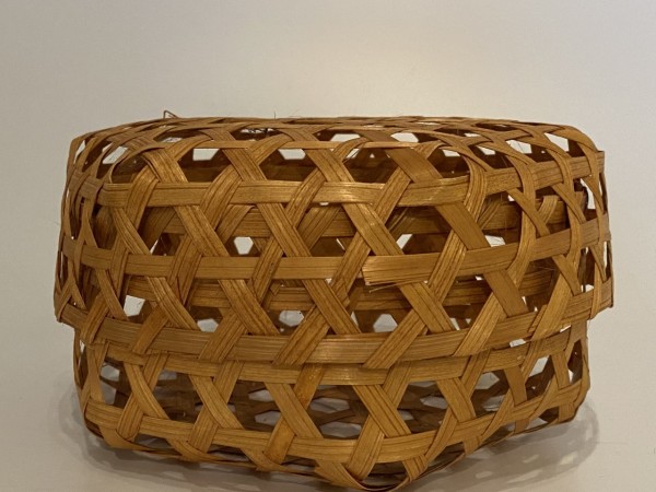 Hexagon shaped bamboo basket with lid