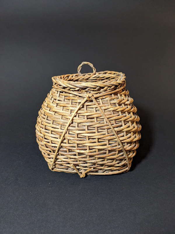 Hanging ikebana basket