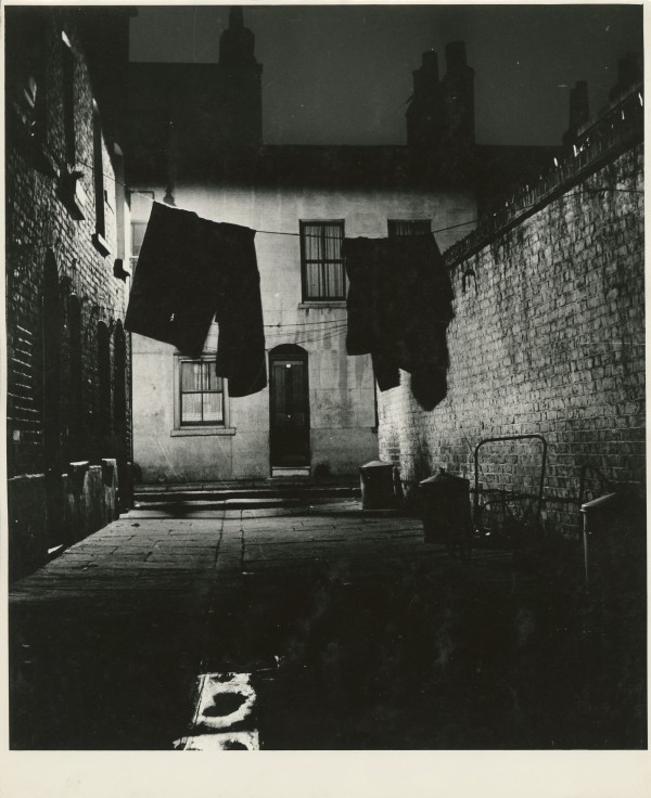 Alley in Bermondsey, 1930s by Bill Brandt