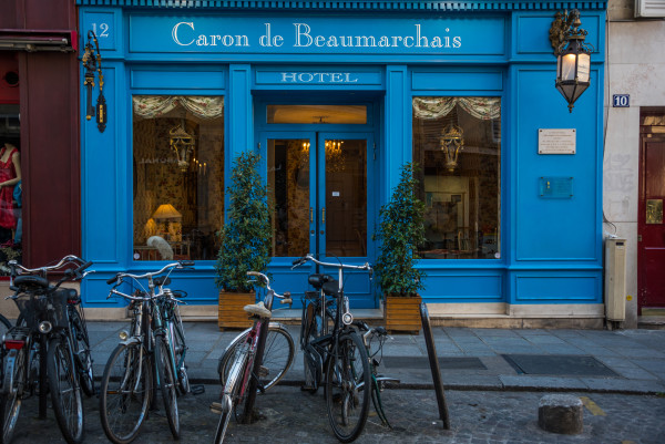 Blue Door + Bikes - Caron de Beaumarchais, Paris