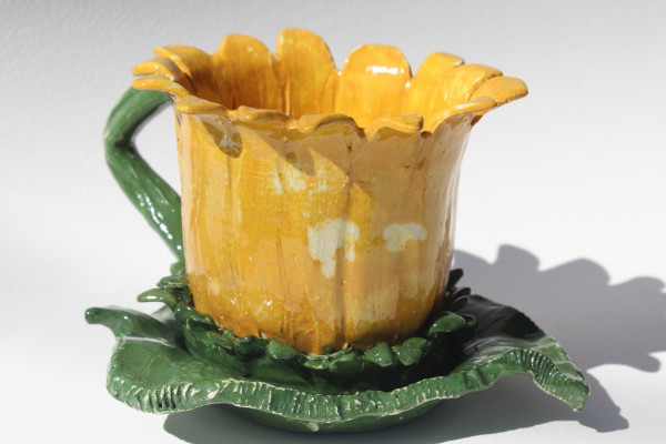 Petal Teacup with Leaf Saucer - Yellow