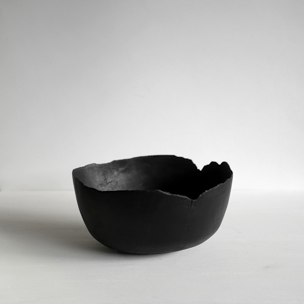 Thin black bowl