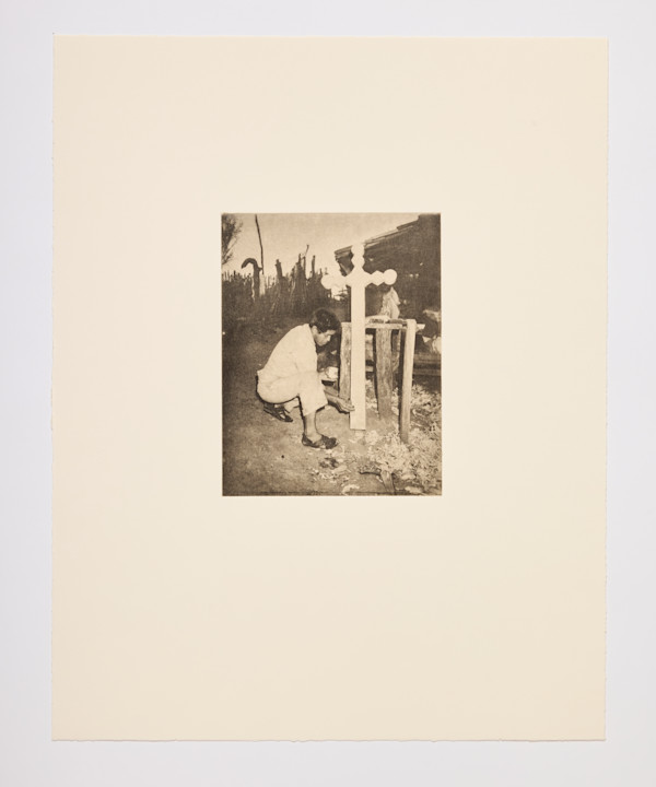 Dolores Gómez Hernández, Painting the cross by Wendy Ewald