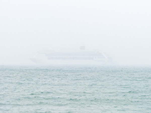 Navio Fantasma by Lucas
