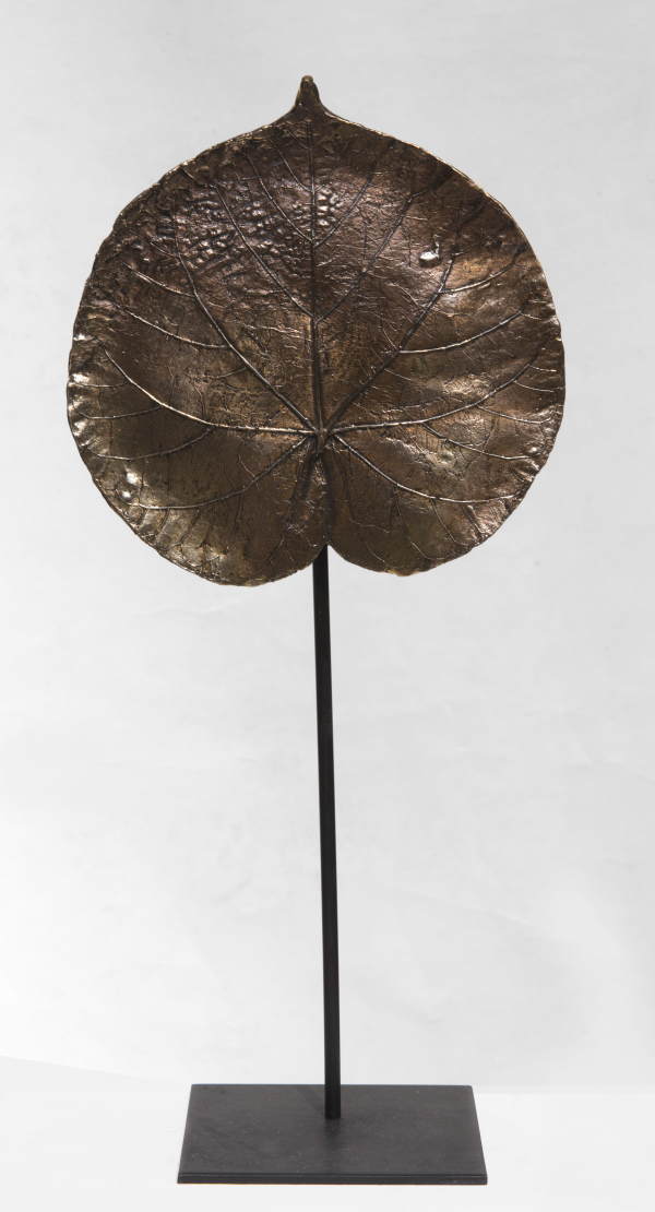 Petite feuille de Nénuphar pointue (Gold) by Clotilde ANCARANI