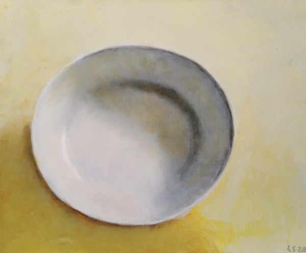 Bowl on yellow by Léon Spierenburg