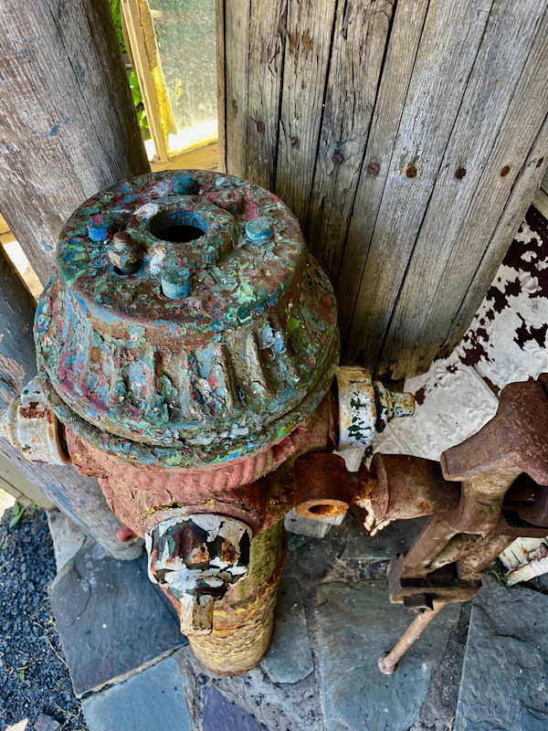 Hydrant 2 by Alex Damevski