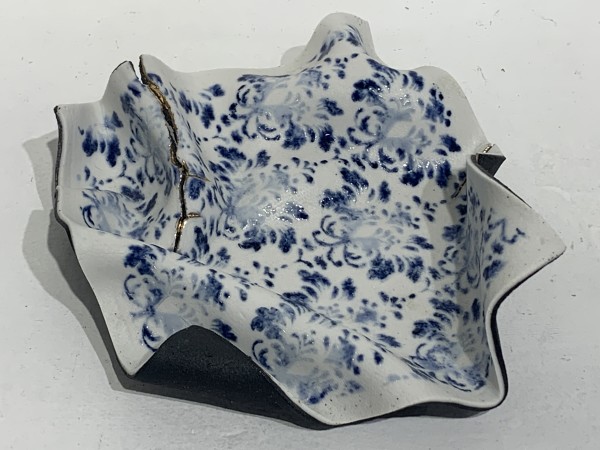 Crumpled  Plate by Geraldine Vergnet