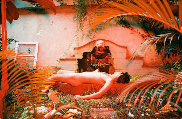 Diogo em vermelho (2019) by Fe Avila, Image 1.