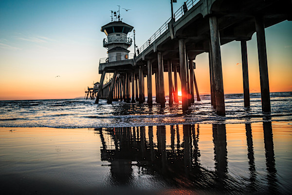 Small waves by the pier by Sim Alo, Image 1.