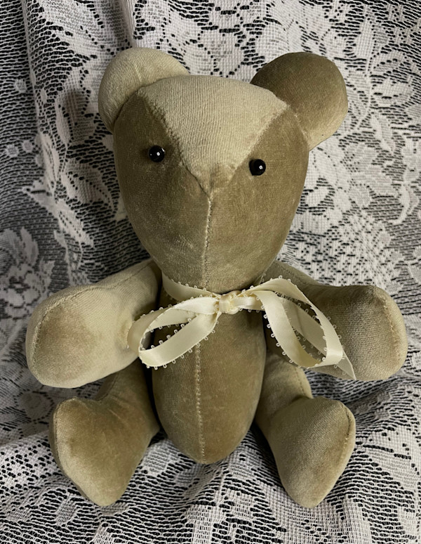 Velveteen Sachet Bear, Silver Grey by Susan Detroy