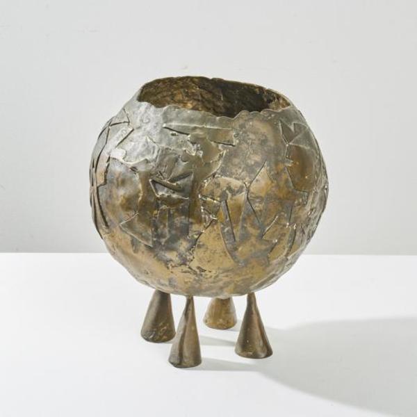 Round Bowl on Tiny Cones by William Underhill