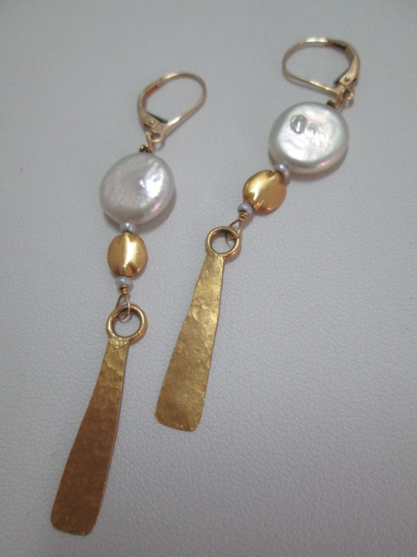 CFW Coin Pearl Earrings with 18 Ct Hammered Gold and Pearl Beads by Hollis Bauer