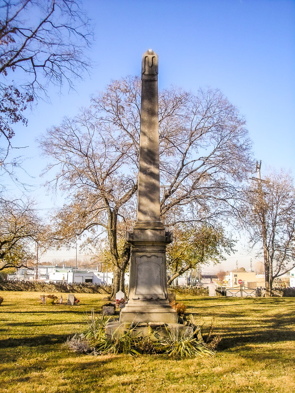 Old Franklin Cemetary Obelisk