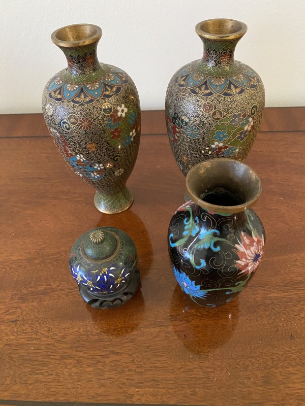Lot of four Chinese Cloisonne Vases   20th century.