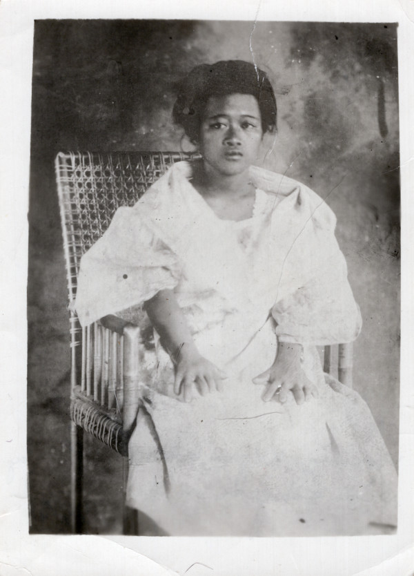 Woman with 6 fingers on each hand by Unknown