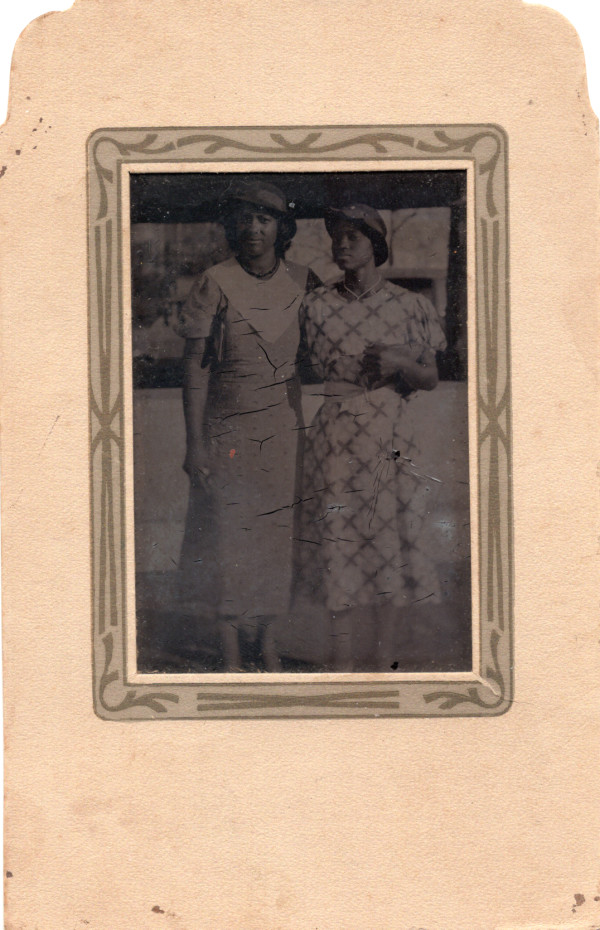 Armentha & Tiny souvenir photo by Unknown