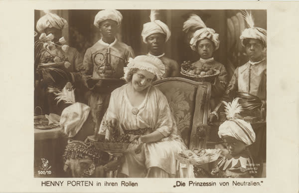 Henny Porten with children dressed as blackamoors in "Die Prinzessin von Neutralien" by Unknown