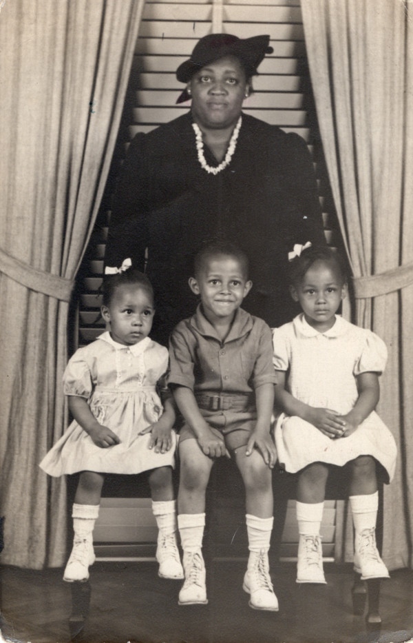 Vashti, Ollie, Leo, & Lena by Unknown