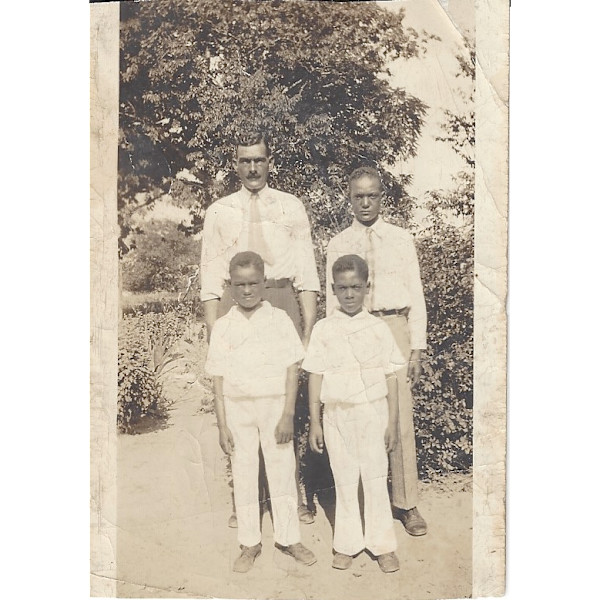 Mr. + Mrs. Wade Lewis and family, Do____, Virginia by Unknown