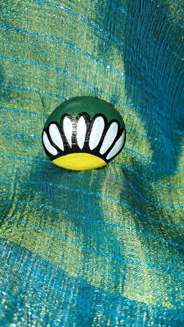 Painted Rock Daisy With Green Background by Perry Art Productions "Finding The Beauty"