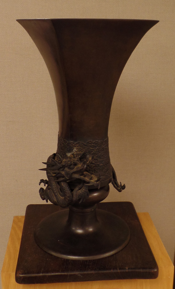 Japanese dragon vase