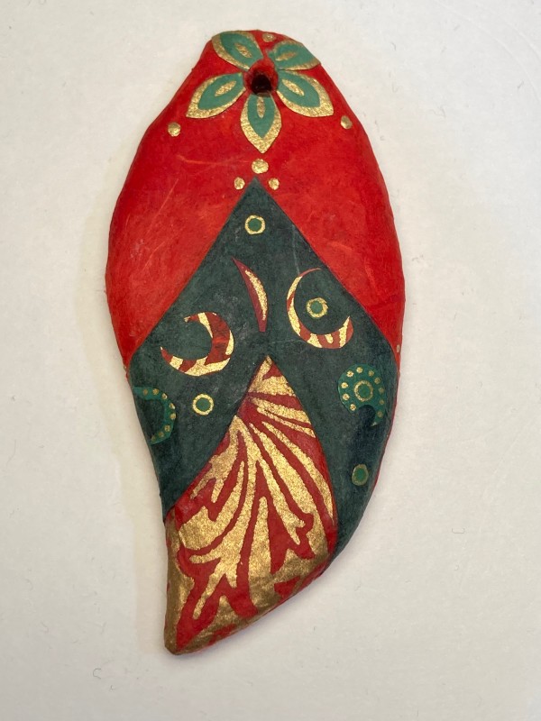 Red and green ornament - traditional by Guylaine Gelinas