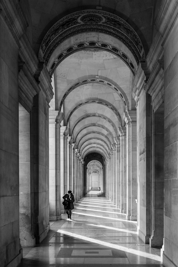 Couloir du Palais du Louvre by Eric Renard