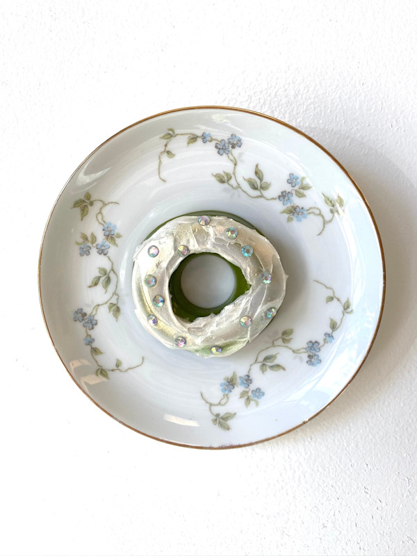 Donut 2 by Shiri Phillips