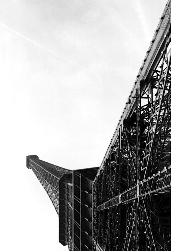 Tour Eiffel by Yuri Avvakumov