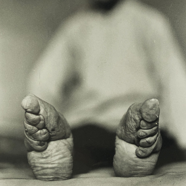 Feet by Li Nan 李楠