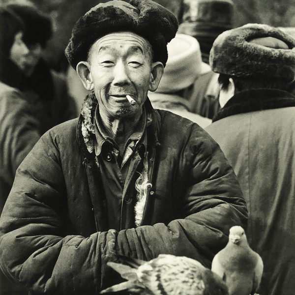 Longtan Lake Bird Market, Beijing 1978 by Zhu Xianmin 朱宪民
