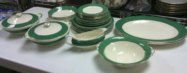 Set of 34 Green Semi-Porcelain Table Service