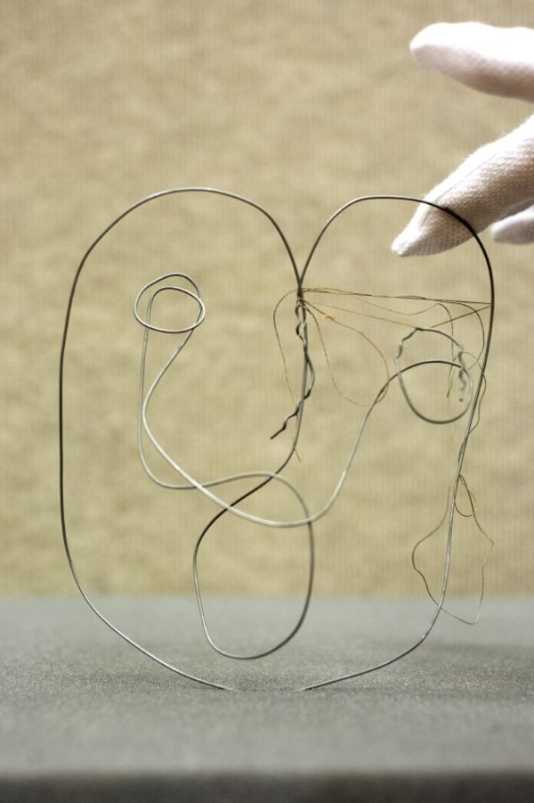 Untitled wire sculpture (96) by Unknown