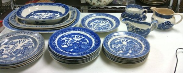 Set of 26 Willow Pattern Servers by Various Makers