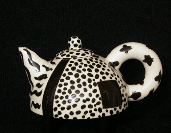 Teapot (and lid) by Jenny Orchard, Image 1.