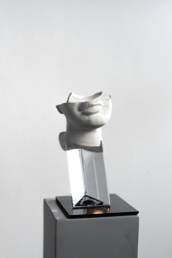 Cabeza Femenina (Estudio) by Roberto Cortazar
