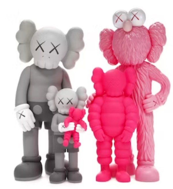 FAMILY VINYL FIGURES (GREY/PINK) by KAWS