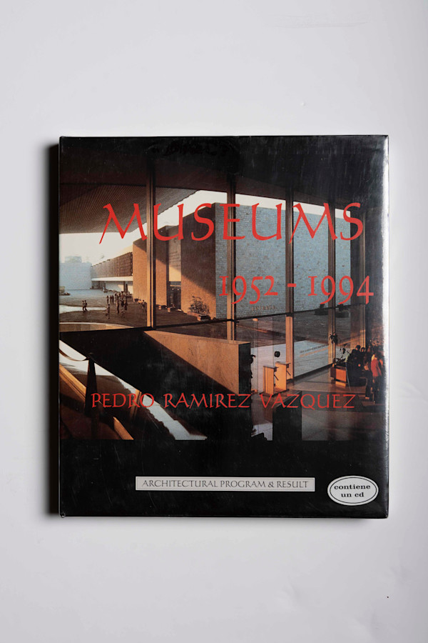 Museums 1952-1994. CD con voz del Arq. Pedro Ramírez Vázquez (Edición firmada) by Pedro Ramírez Vázquez, Studio Beatrice Trueblood, Image 2.