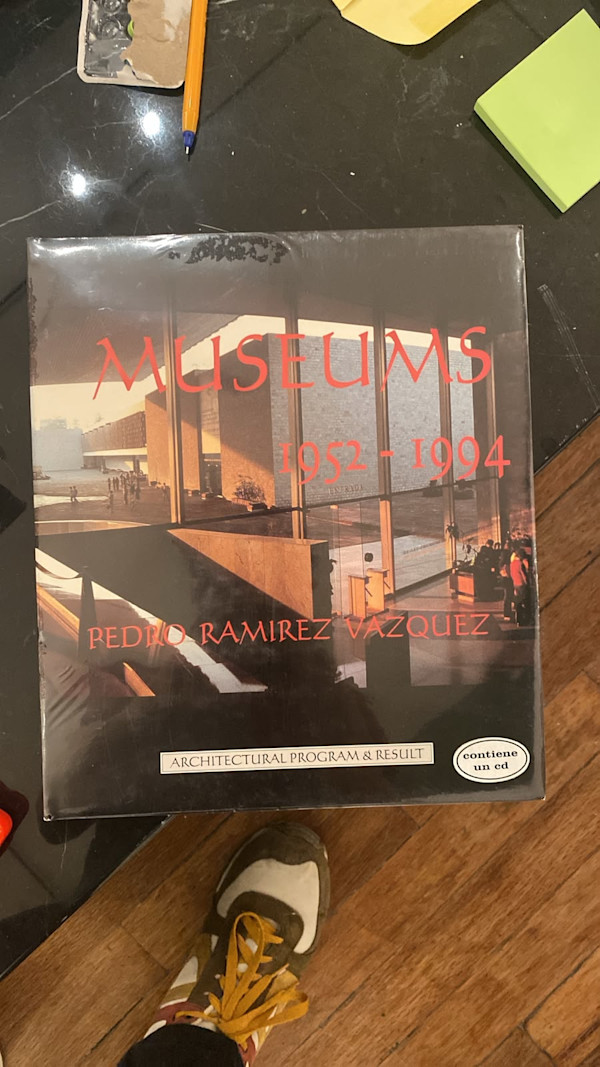 Museums 1952-1994. CD con voz del Arq. Pedro Ramírez Vázquez (Edición firmada) by Pedro Ramírez Vázquez, Studio Beatrice Trueblood, Image 1.