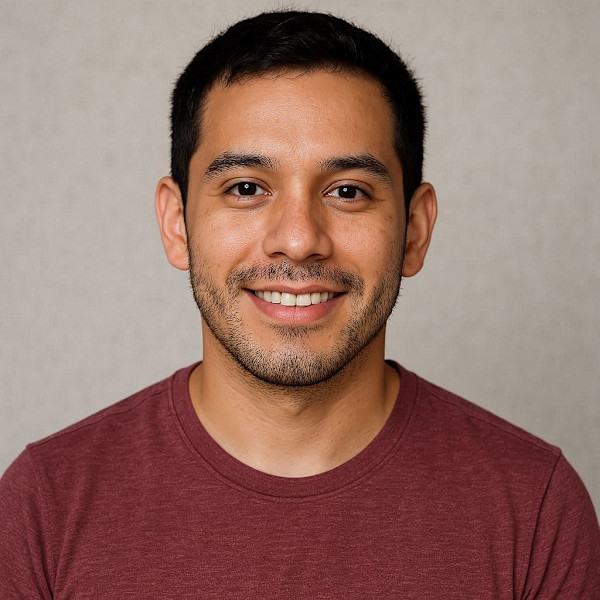 33 year old Mexican-salvadoran gay man 5'6" 140lbs black hair, dark brown eyes, medium-light tan skin, facial scruff by Jonathan H Alfaro, Image 1.