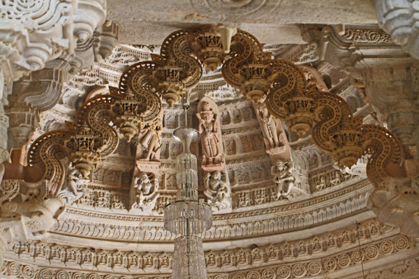 Dome, Western Sabha Mandapa (peristylar pillared hall), Dharna Vihara by Ranakpur, Rajasthan