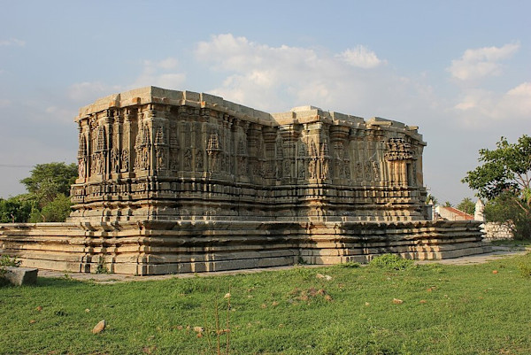 Shantinatha Basadi by Jinanathapura, Karnataka