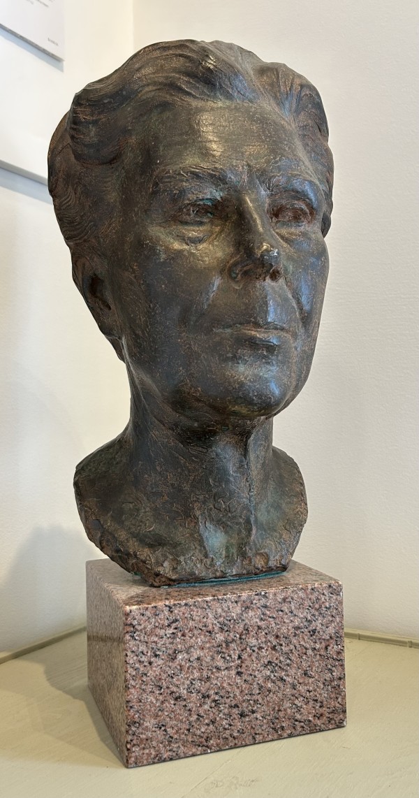 Bust of Margareth Mol by Leo Mol
