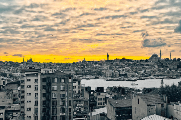 Renkli Renksiz: Şehirler Şehri by Ayşegül Ekin Odabaşı