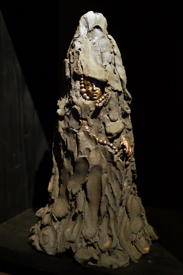 Femme montagne noire 3 by Sarah Jerome